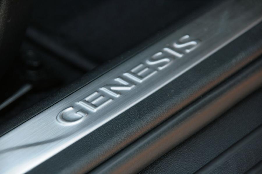 Hyundai Genesis Coupe 3.8 Track 2009 года  (фото 8 из 28)